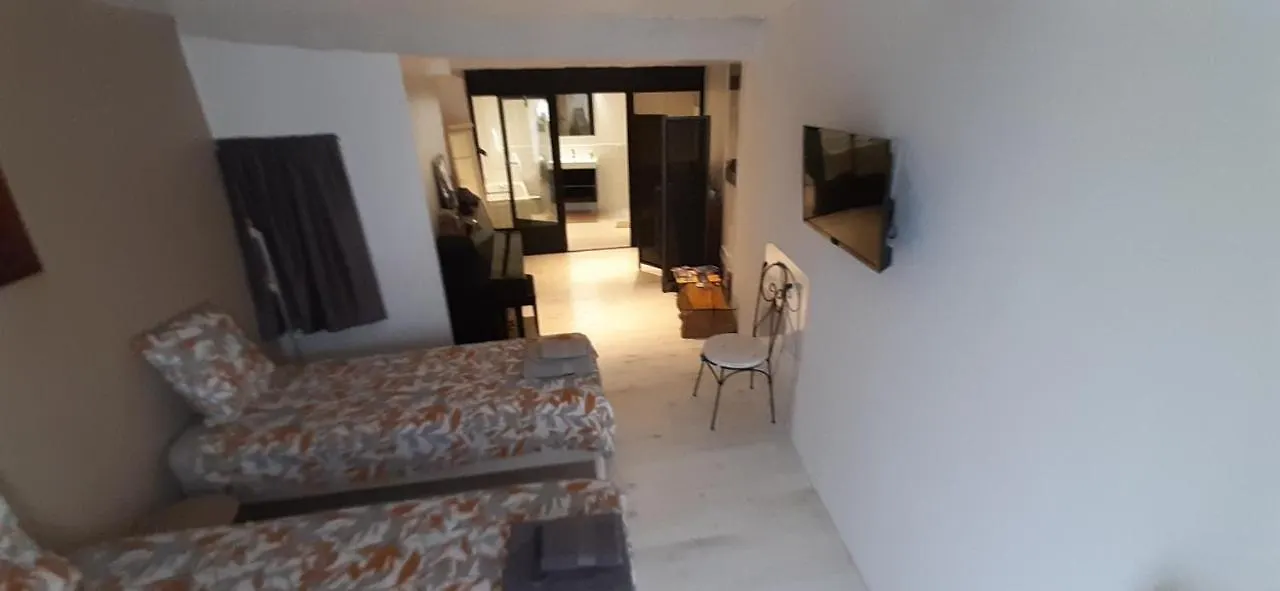 Eyragues Suite Parentale 0*,  France